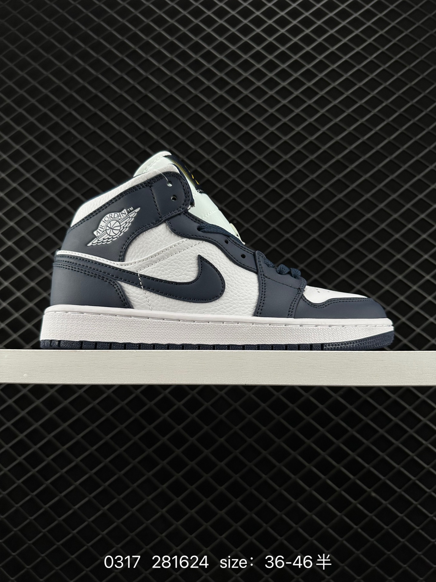 （NIKE）AIR JORDAN 1 MID